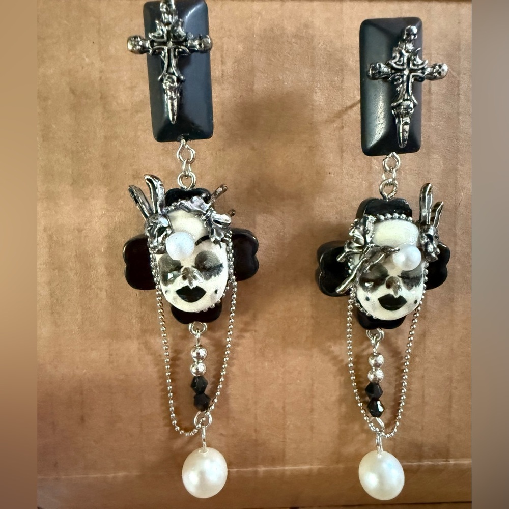 Gloomy Twinz  - Earrings